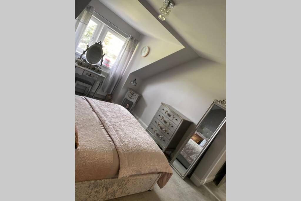 Alcantara- Modern Home With Hot Tub- Sleeps 10 Cromdale Buitenkant foto