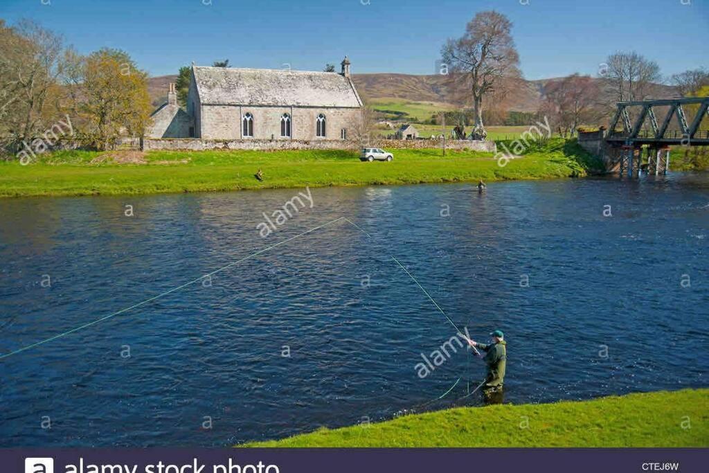 Alcantara- Modern Home With Hot Tub- Sleeps 10 Cromdale Buitenkant foto