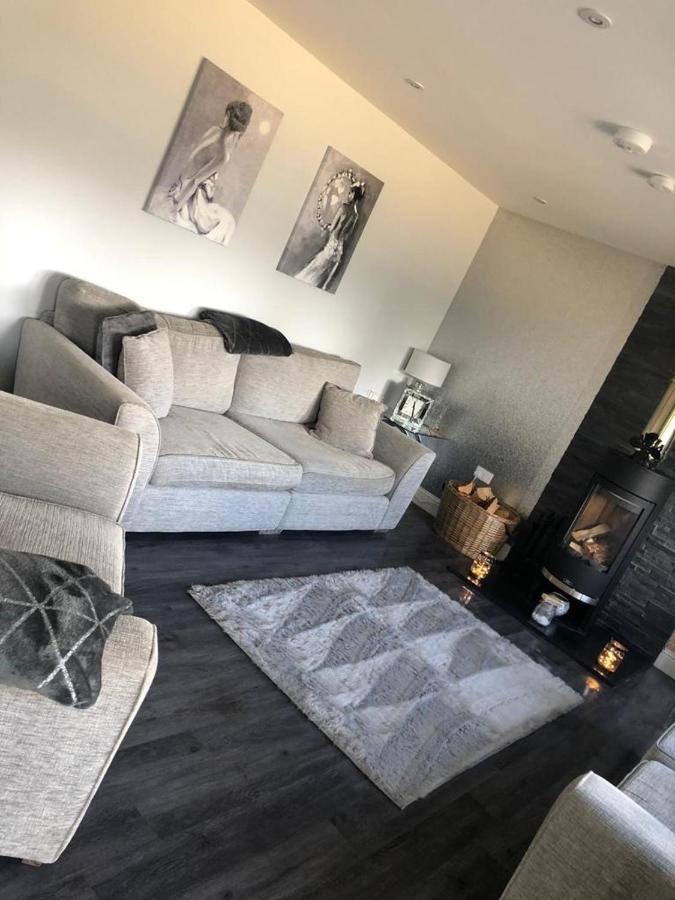 Alcantara- Modern Home With Hot Tub- Sleeps 10 Cromdale Buitenkant foto