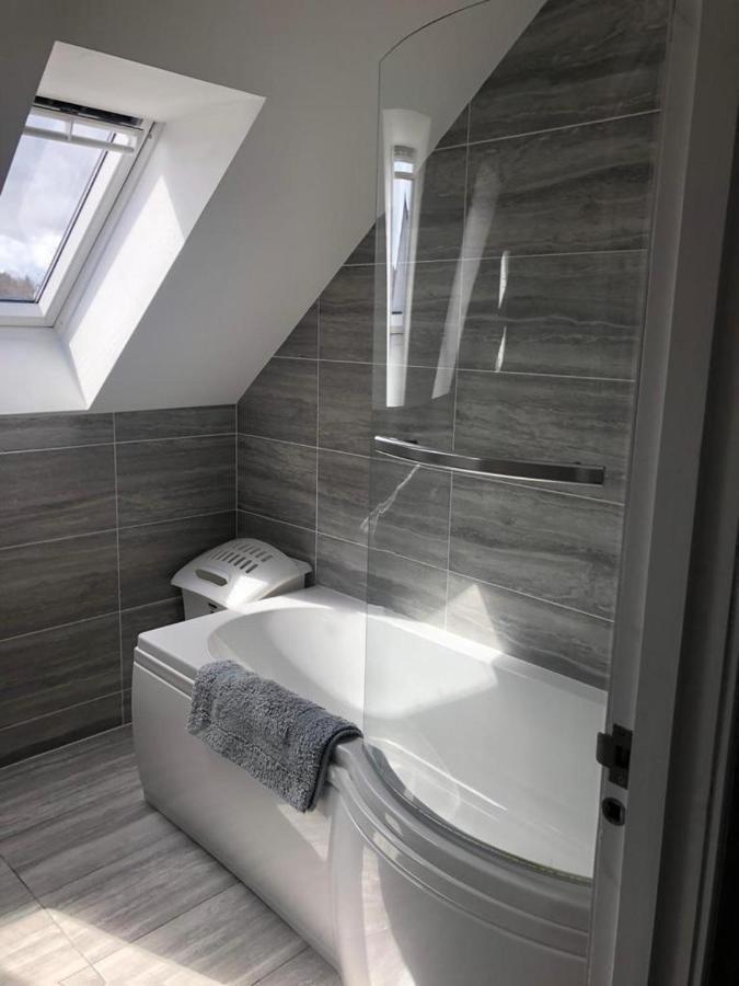 Alcantara- Modern Home With Hot Tub- Sleeps 10 Cromdale Buitenkant foto